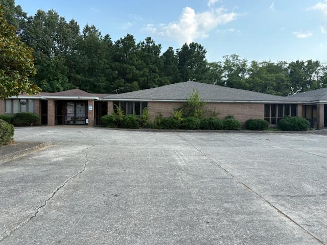 Commercial Building: 405 West 16th, Hope AR 71801