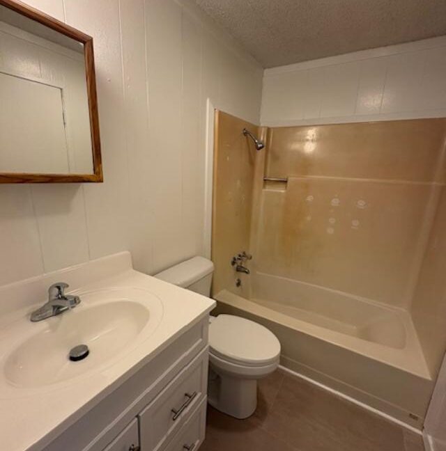 717 N Elm 6