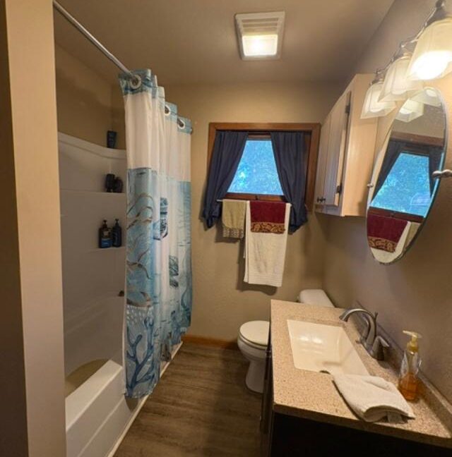 1551 Center 7
